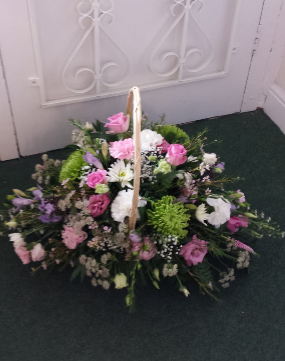jugs-baskets-floral-arrangements-rugeley-florist-005