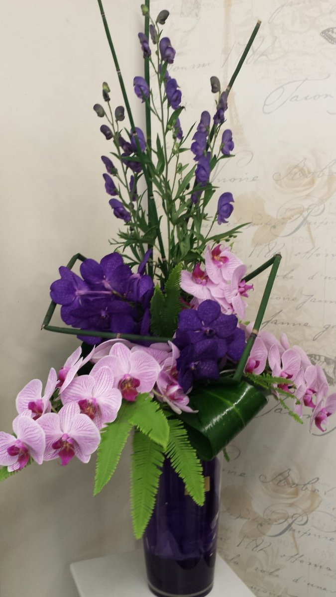 jugs-baskets-floral-arrangements-rugeley-florist-006