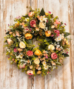 Peaches and Cream wreath featuring Ranunculus, Roses, Daisy’s, Thistle, Blossom, Mixed foliages including ferns and Eucalyptus.