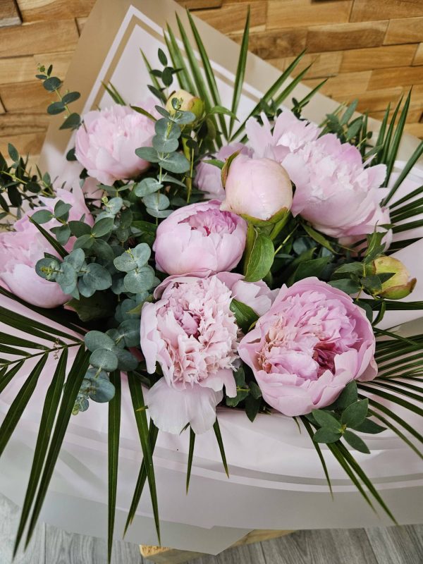 A stunning bouquet of 10 seasonal pink peonies, hand-tied and delivered in water. Classic, elegant, and perfect for any occasion.