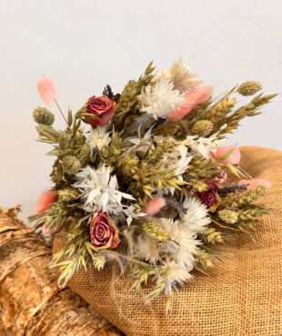 Shop our large dried flower bouquet, handcrafted with wheat, bunny tails, roses & ruscus. A stunning, lasting gift with UK delivery.