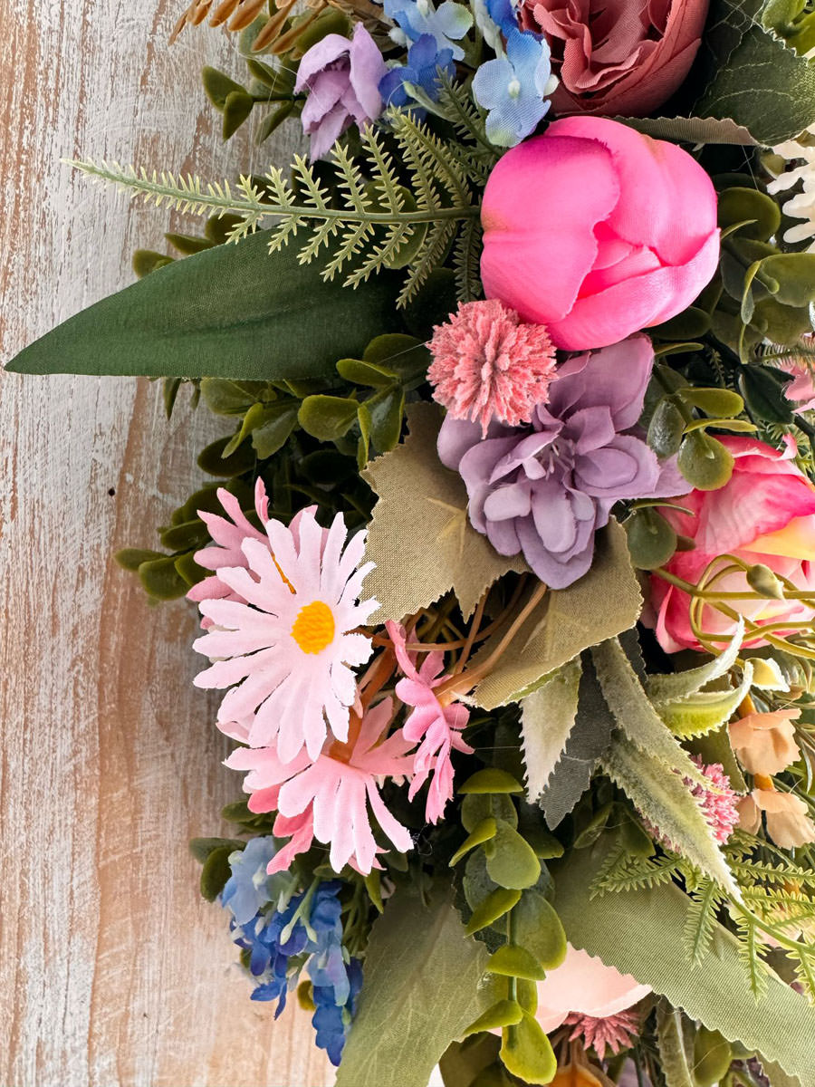 Daisy Wreath | Artifical Wreaths Hand Made for UK Delivery by Fine Flowers